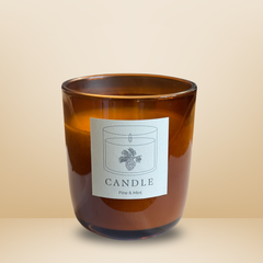 Braune Glasduftkerze Essentials Candles Pine & Mint, 180 ml, mit weißem Etikett