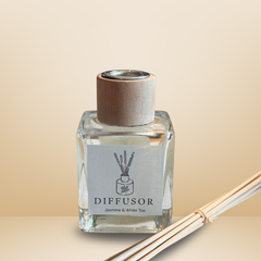 Essentials Candles Raumduft Diffusor Jasmine & White Tea in Glasflasche mit Stäbchen