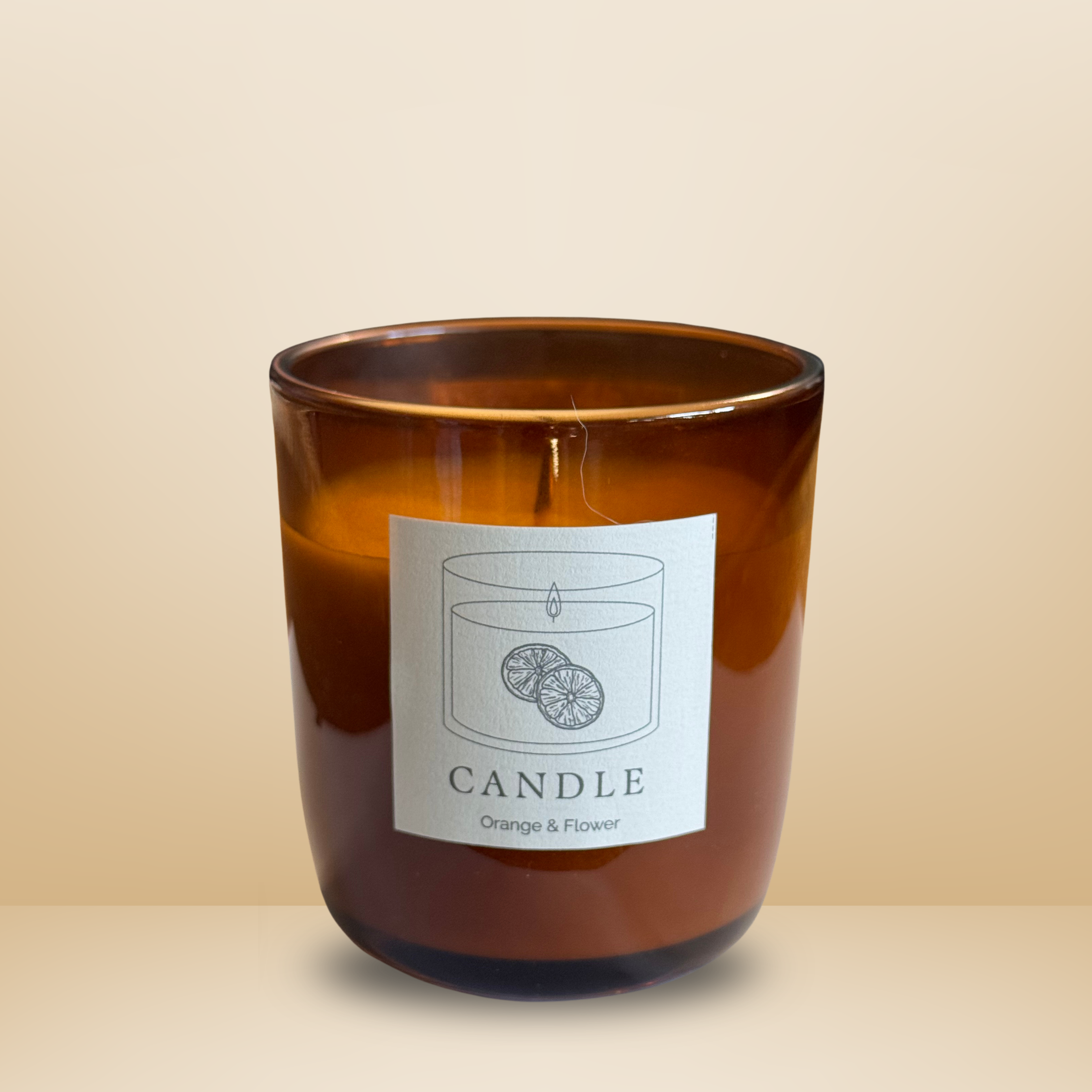 Braune Glasduftkerze Essentials Candles Orange & Flower, 180 ml, mit weißem Etikett