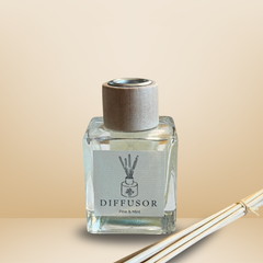 Essentials Candles Raumduft Diffusor Pine & Mint in Glasflasche mit Stäbchen